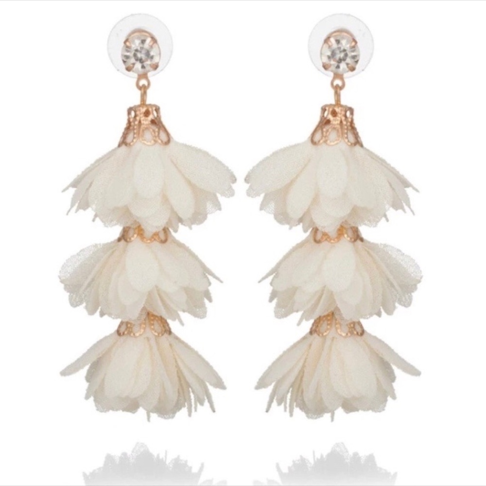 Flower Petal Layered Tassel Earrings - Picture 5 of 8